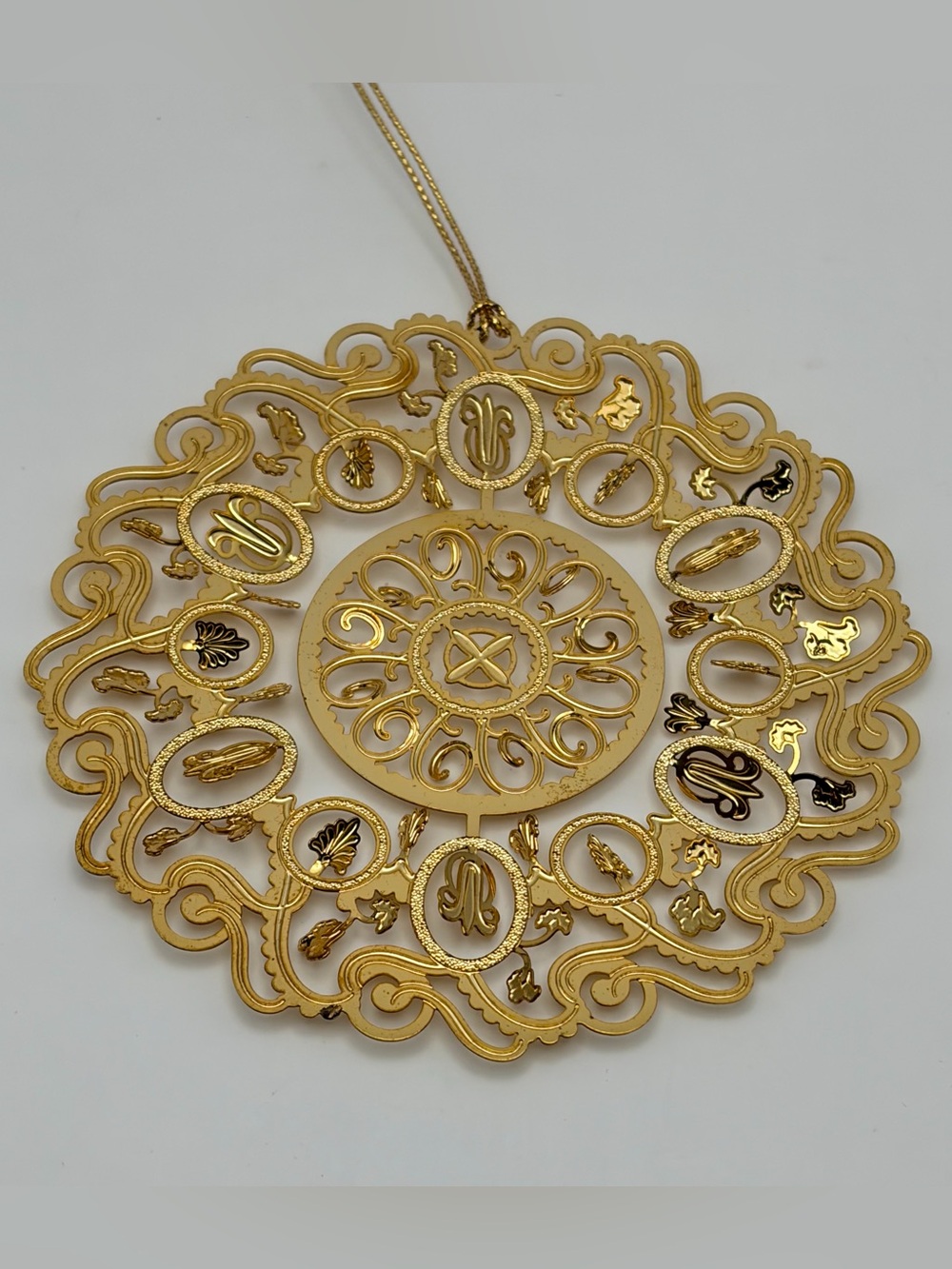Baldwin Brass, 4” Montebello Ice Flower, 
24 KT Gold Finished Brass Ornament